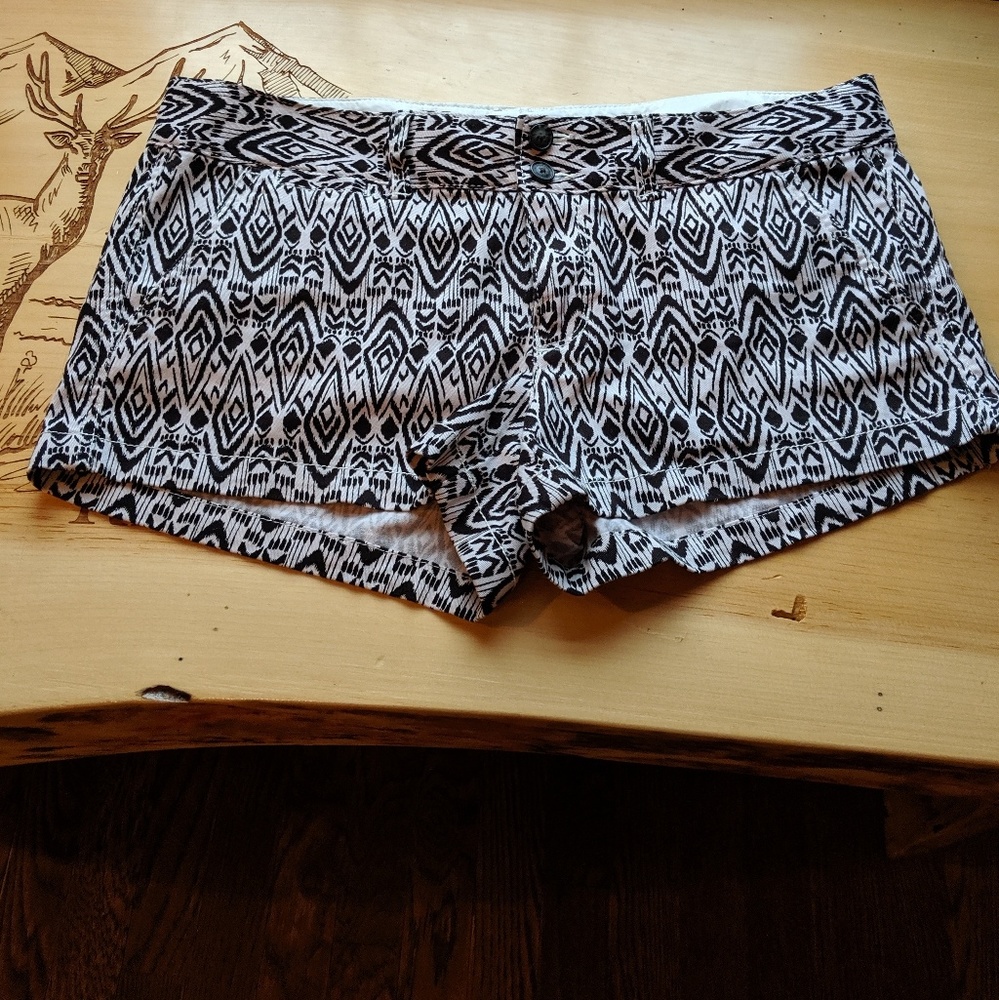 American Eagle Stretch Shorts  Size 8